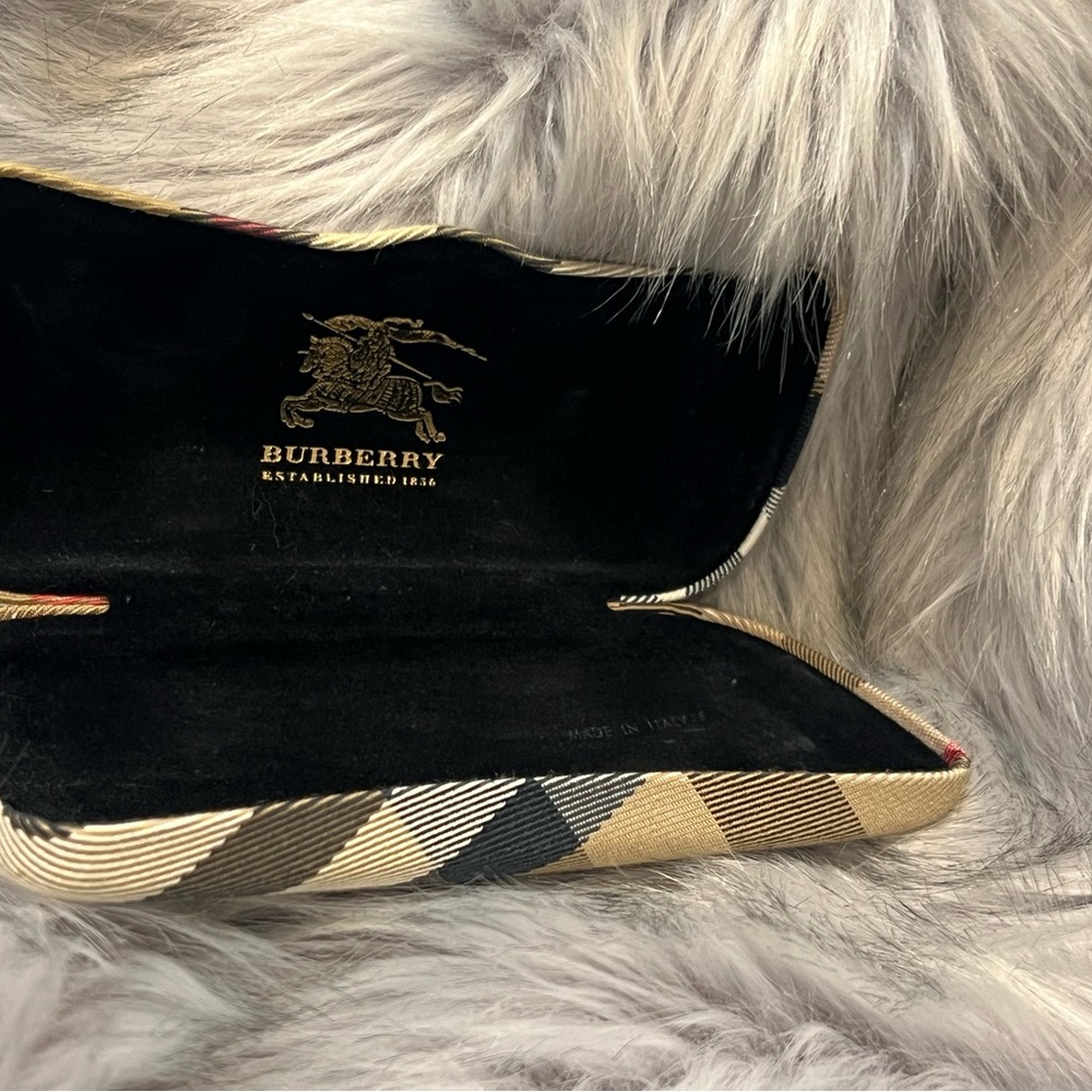 BURBERRY glass case